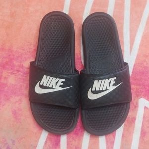 Nike slides women 9